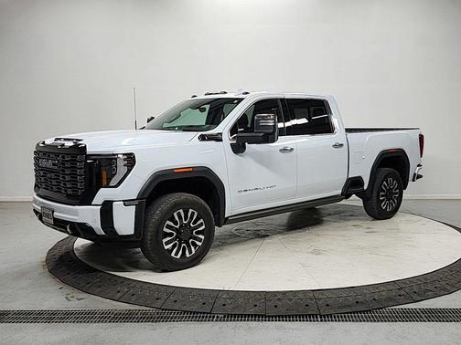 Glacier White Tricoat 2026 GMC Sierra 2500 Denali Ultimate