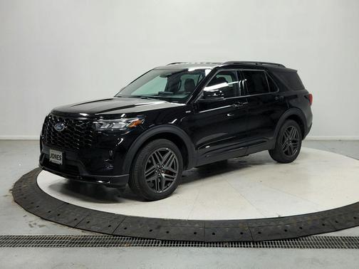 Agate Black Metallic 2025 Ford Explorer ST-Line