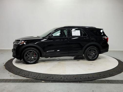 Agate Black Metallic 2025 Ford Explorer ST-Line