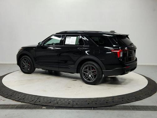 Agate Black Metallic 2025 Ford Explorer ST-Line