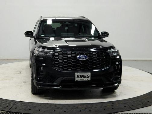 Agate Black Metallic 2025 Ford Explorer ST-Line