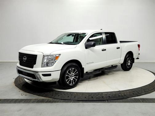 2023 Nissan Titan SV