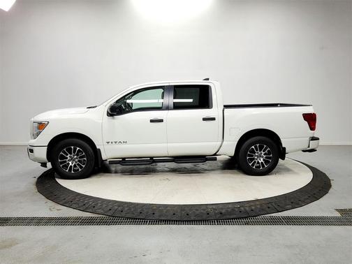 2023 Nissan Titan SV