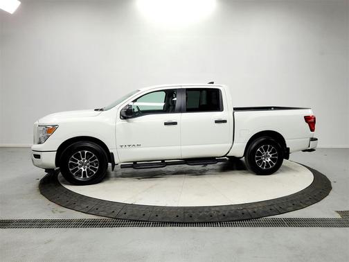 2023 Nissan Titan SV