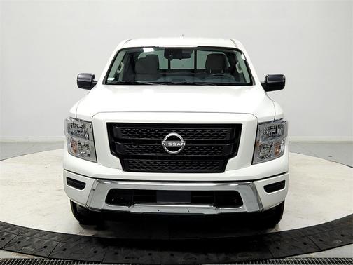 2023 Nissan Titan SV
