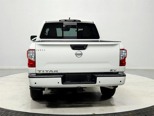 2023 Nissan Titan SV