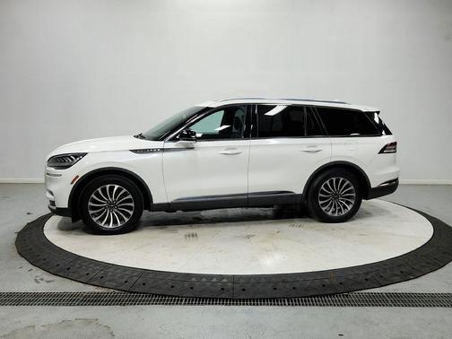 Pristine White Metallic Tri-Coat 2022 Lincoln Aviator Reserve