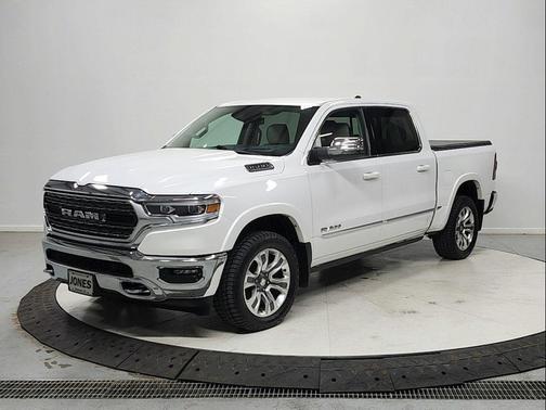 Ivory White Tri-Coat Pearlcoat 2024 RAM 1500 Limited