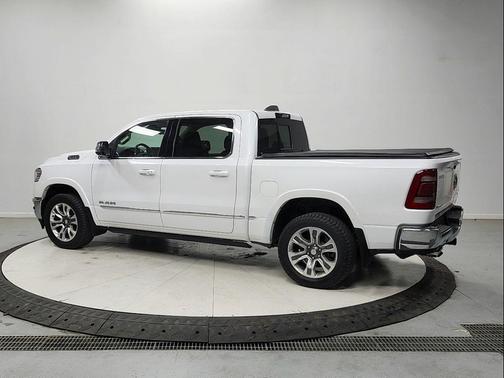 Ivory White Tri-Coat Pearlcoat 2024 RAM 1500 Limited