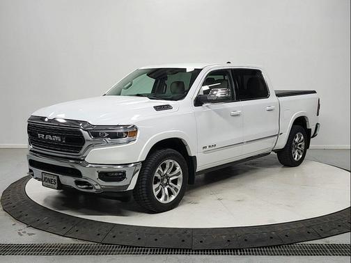 Ivory White Tri-Coat Pearlcoat 2024 RAM 1500 Limited