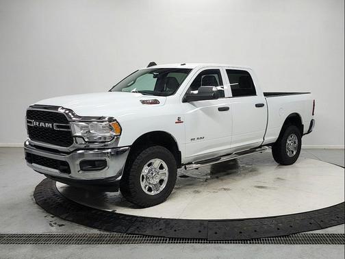 Bright White Clearcoat 2022 RAM 2500 Tradesman Crew Cab 4x4 6'4' Box