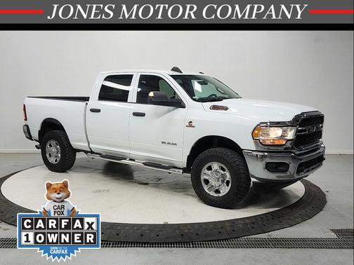 Bright White Clearcoat 2022 RAM 2500 Tradesman Crew Cab 4x4 6'4' Box