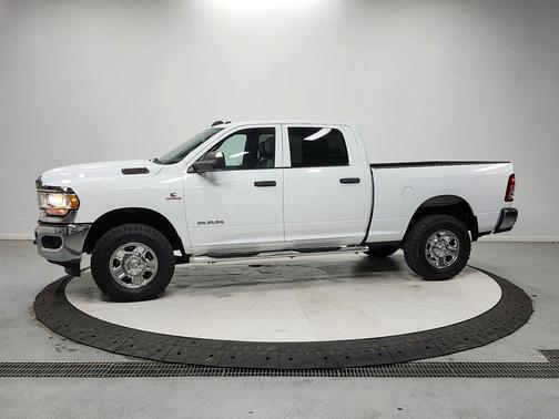 Bright White Clearcoat 2022 RAM 2500 Tradesman Crew Cab 4x4 6'4' Box