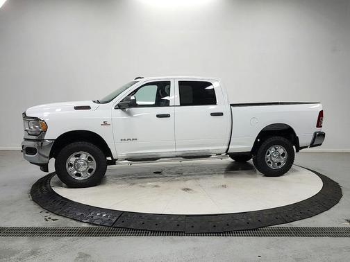 Bright White Clearcoat 2022 RAM 2500 Tradesman Crew Cab 4x4 6'4' Box