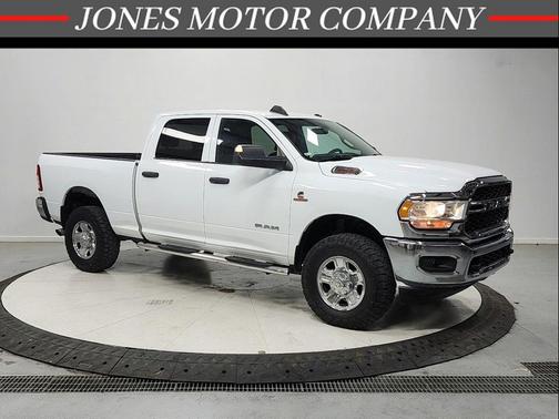 Bright White Clearcoat 2022 RAM 2500 Tradesman Crew Cab 4x4 6'4' Box