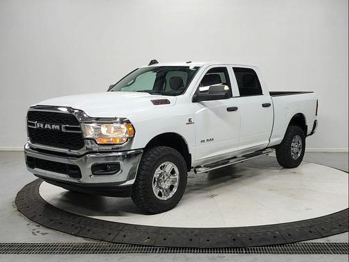 Bright White Clearcoat 2022 RAM 2500 Tradesman Crew Cab 4x4 6'4' Box