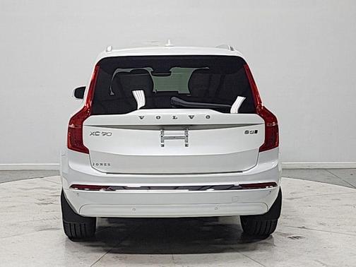 Crystal White Metallic 2024 Volvo XC90 B5 Plus Bright Theme