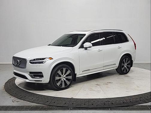 Crystal White Metallic 2024 Volvo XC90 B5 Plus Bright Theme