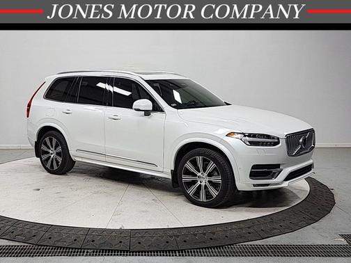 Crystal White Metallic 2024 Volvo XC90 B5 Plus Bright Theme