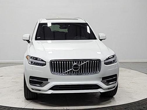 Crystal White Metallic 2024 Volvo XC90 B5 Plus Bright Theme