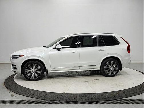 Crystal White Metallic 2024 Volvo XC90 B5 Plus Bright Theme