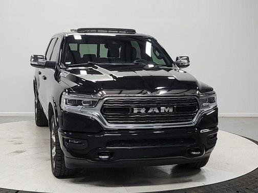 Diamond Black Crystal Pearlcoat 2020 RAM 1500 Limited