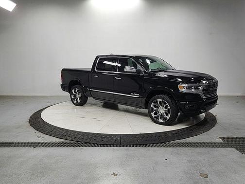 Diamond Black Crystal Pearlcoat 2020 RAM 1500 Limited