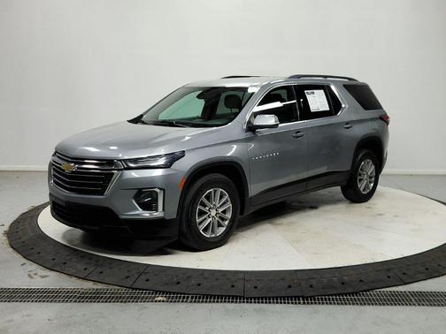 Sterling Gray Metallic 2023 Chevrolet Traverse LT Cloth