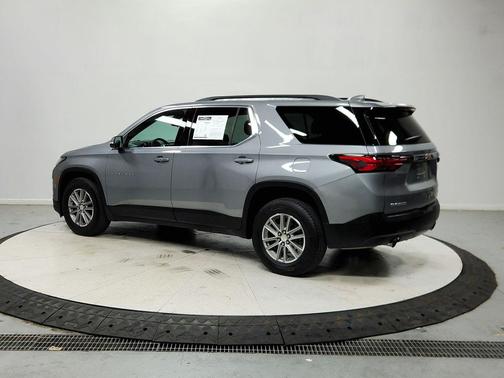 Sterling Gray Metallic 2023 Chevrolet Traverse LT Cloth