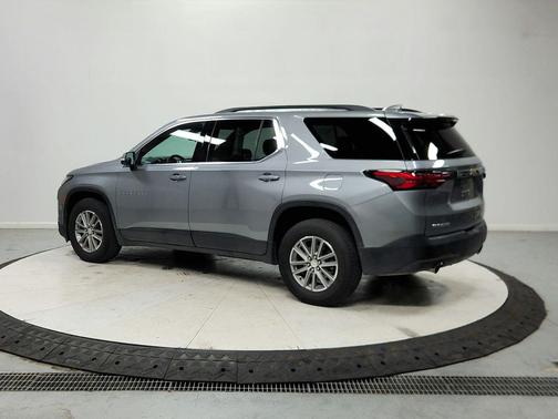 Sterling Gray Metallic 2023 Chevrolet Traverse LT Cloth