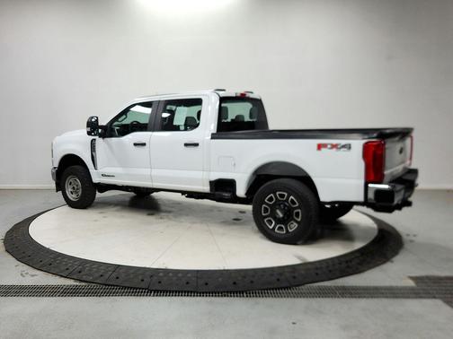 Oxford White 2024 Ford F-250 XL