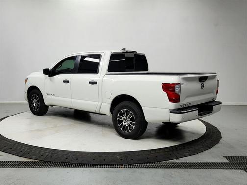 2022 Nissan Titan SV