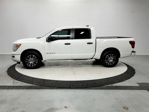2022 Nissan Titan SV