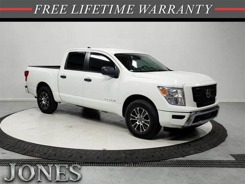 2022 Nissan Titan SV