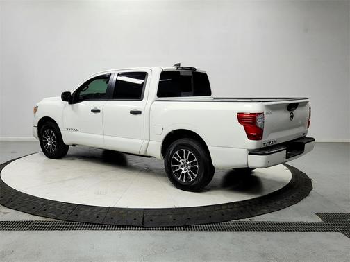 2022 Nissan Titan SV