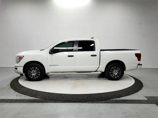 2022 Nissan Titan SV
