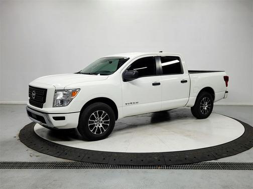 2022 Nissan Titan SV