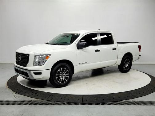 2022 Nissan Titan SV