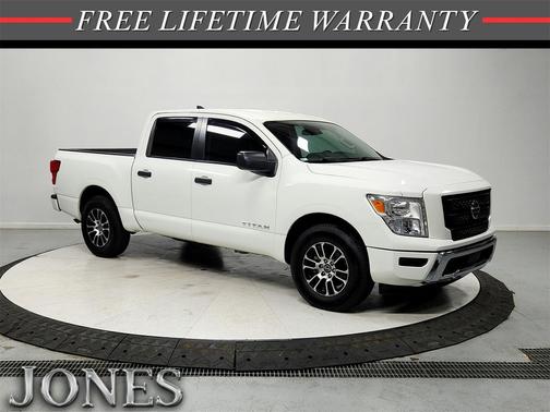 2022 Nissan Titan SV
