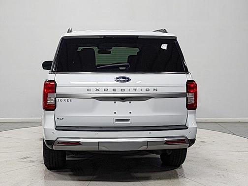 Oxford White 2024 Ford Expedition XLT
