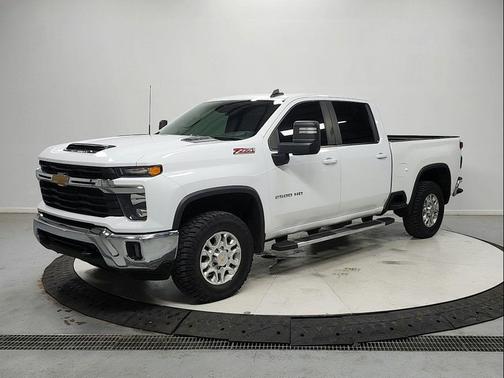 Summit White 2024 Chevrolet Silverado 2500 LT
