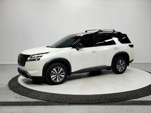2023 Nissan Pathfinder SL 4WD