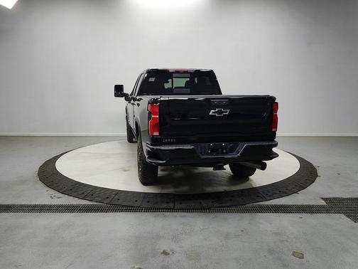 Black 2024 Chevrolet Silverado 2500 High Country