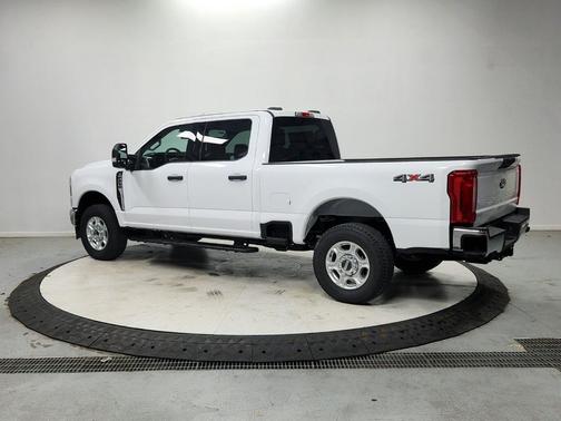 Oxford White 2027 Ford F-250 XLT