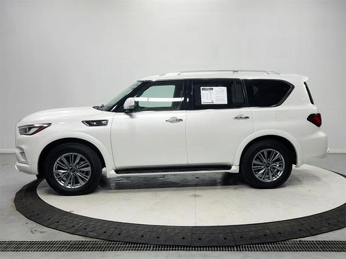 2023 INFINITI QX80 Luxe