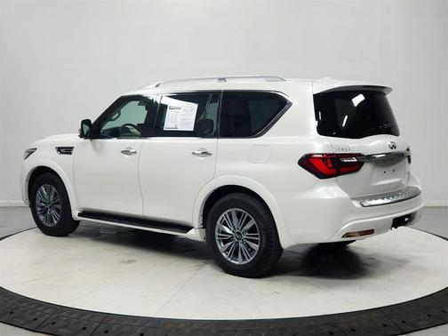 2023 INFINITI QX80 Luxe