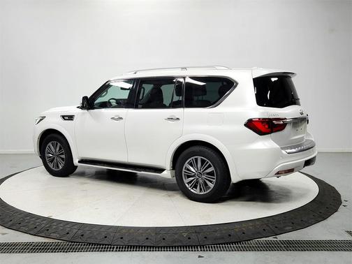 2023 INFINITI QX80 Luxe