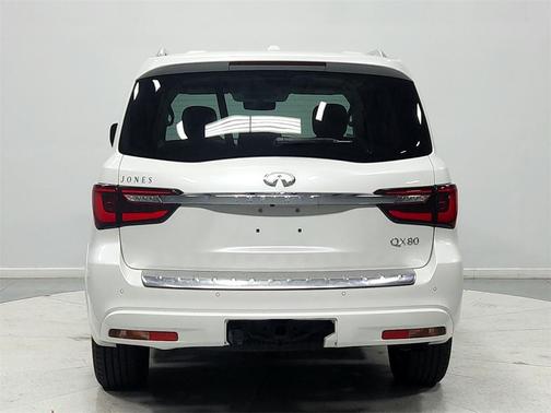 2023 INFINITI QX80 Luxe