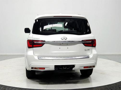 2023 INFINITI QX80 Luxe