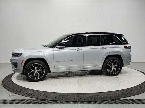 2022 Jeep Grand Cherokee Summit